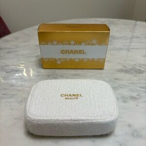 CHANEL 2024 CHRISTMAS COSMETIC BAG WITH SNOWFLAKE NEW